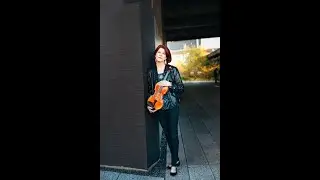 Violinist Patricia Davis performs Arvo P&auml;rt 