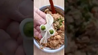 Техника складывания пельменей 😍 | ASMR Кулинария #Короткометражки #youtubeshorts #складываниепель...