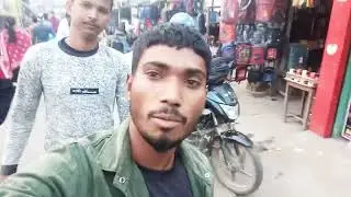 There is a lot of crowd in Bihat market which is in Begusarai, Bihar.