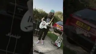 Surprise! Fox Gets His Tom Delonge Starcaster - Blink 182