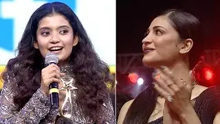 Gorgeous Shruti Haasan Adoring Anna Ben's Cute Speech At South Award Show