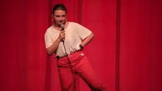Аня Мальяно на финале студенческой комедийной премии Chortle 2018 года