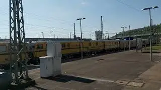 BR 218 155 Nesa mit Schweerbauzug und Makro in Esslingen am Neckar.
