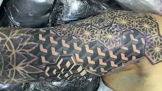 Napaka solid na geometric tattoo 