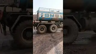 Road par pani ka chhidkaav 🚛💦#PaniTanker#RoadCleaning#WaterSprinkling#DustControl#GarmiSeRahat#Road#