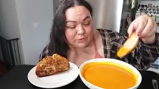 Cook & Eat with Me Roasted Tomato soup
