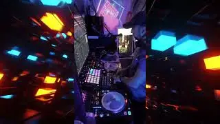 T.H Express - On Your Side Vs Da Tekno Warriors - Put Ya Hands up