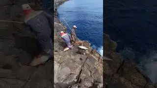 Strange technique of fishing from the sea