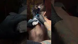 🌐 Immersion avec Niko ⚜️Araign&eacute;e veuve noire chez Kustom Tattoo!   #tatouage #tattoo #tattooartist