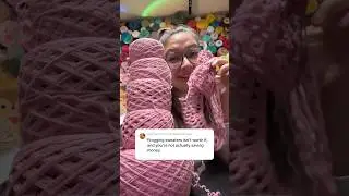 Как вы думаете, стоит ли брать пряжу для свитеров, связанных лягушками? 🧶