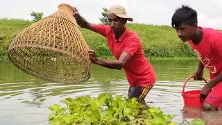 Amazing Natural Polo Fishing |Primitive Technique by Traditional Bamboo Tools Fish Trap|Fish Trap