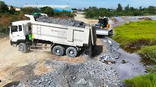 Expert Landfill Skills! DH17C3 PRO Dozer Pushes Soil & Stone with Dump Trucks