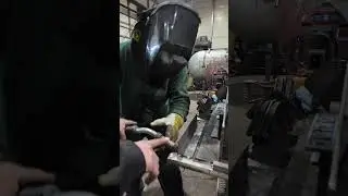 Когда Джастис пытается научить новенького сварке! Берегись, парень! #сварка #изготовление #барбекю