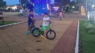 Meus pequenos andando de bicicleta 🚳 