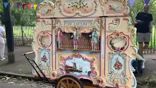 Draaiorgel De Tjiftjaf plays C&oacute;mo Me Duele Perderte