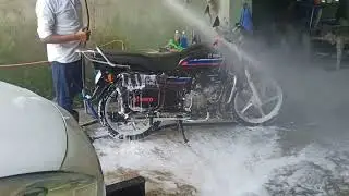 बाइक वॉश करने का prosejar ....#cleaning #bikelover #bike #washing #woodworking #bikelife #bikeride