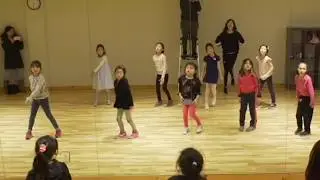 Bboom Bboom  Momoland - Kids - Karis Lau 7yrs old (1st Row Middle One)