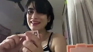 Asmr amiga obcecada faz sua maquiagem 
