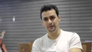 Francis Botene grava uma mensagem de despedida