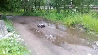 RC  Monster Nanda racing Raptor E vs dirt pool