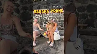 Banana prank with blonde girls 😂 #magicprank #bananaprank #streetmagic #magic #prank #shorts #fyp