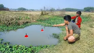 Fishing Video || Two expert little brother's fishing together in the field canal using hook