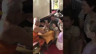 All family&rsquo;s members got blessing from Buddhist Monk 🥰 #WatArun #Bangkok #Thailand #GuideBangkok