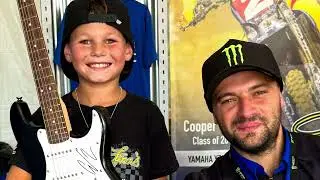 Supercross Cooper Webb signs Guitar 