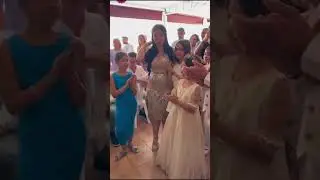 Carlos Prieto canta en la comuni&oacute;n de una ni&ntilde;a y regala un momento imposible de olvidar 🤍✨