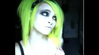 Dying my hair Electric Lizard by Manic Panic