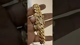 VVS1 diamonds on this beautiful 14K 16 mm MIAMI CUBAN link bracelet. Made by the best in MIAMI.