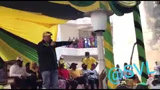 Umrah Omar Azimwa na Umati Lamu na Kulazimika Kukaa Chini