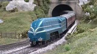 HM140: Hornby streamlined 'Coronation' for 'OO' gauge
