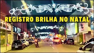 Voc&ecirc; j&aacute; viu Registro assim? Tour noturno com luzes de Natal 😍🎄&rdquo;