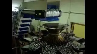 Pesatrice multitesta per confezionamento di caramelle incartate