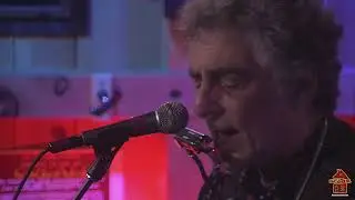Solomon plays Dylan medley
