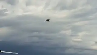Oshkosh 2023 | F-22 Raptor 360 degree turn and zoom climb
