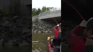 Вот как можно сломать удочку
