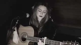 Thea Kate - Hold On Were Going Home - Drake