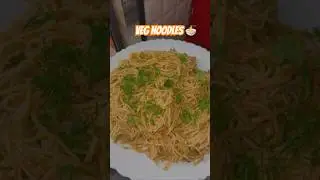 Veg noodles 🍜 #viral #food #recipe #chinesefood #vegnoodles #vegetables #vegiterian #viral #easy