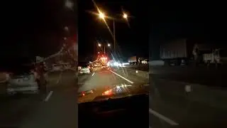 Proses pemasangan rambu pengaspalan di lajur 3