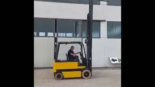 OM E30AC Electric Forklift