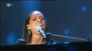 Alicia Keys - Superwoman Live in the O2 World Berlin-City at Wetten Dass