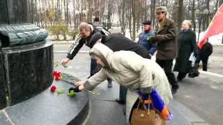 2015.10.31 - Иваново - Коммунисты у памятника Фрунзе