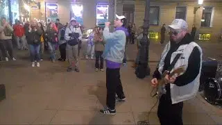 Уличные музыканты Питер группа Cover Band ID AHO на Невском 3 апреля - Чужие губы