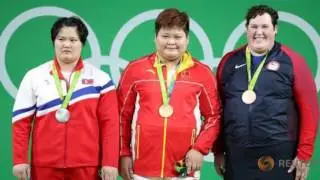 China's Suping Meng wins weightlifting gold!