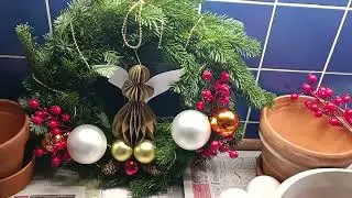 Weihnachtsdeko basteln T&uuml;rkranz mit Engel 