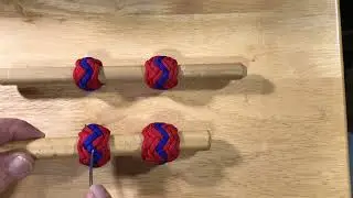 Knots With a Single Zigzag of Color in The Center
