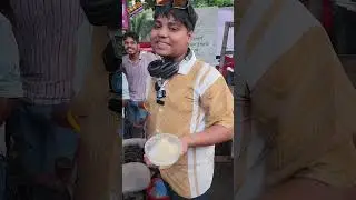 The boy dances and sells sweets on the streets of Agargaon #cake #streetfood #food