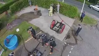 Onthulling van de oude handpomp van de verenging vrijwillige brandweer Rhenen